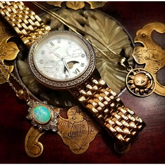 Bulova Goldtone Moon phase Diamond Watch 配送ネットワーク BULOVA 98R224 腕時計(アナログ)